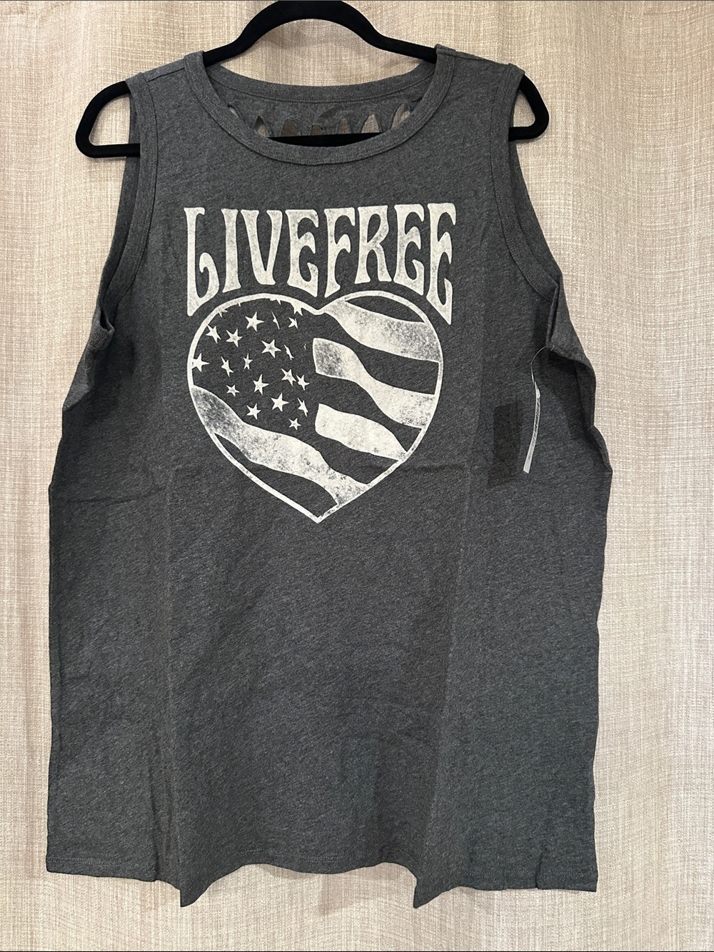 Torrid slash back tank Live Free Heart flag grey white 2x 18/20